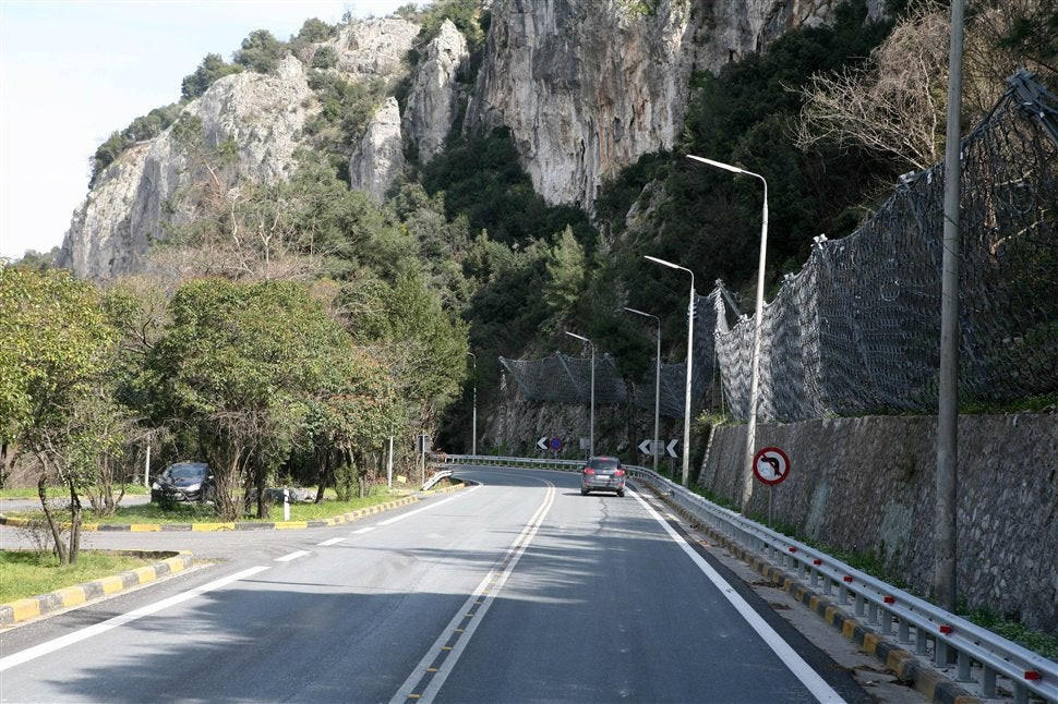 Έως τις 8 το βράδυ η διακοπή κυκλοφορίας στην Κοιλάδα των Τεμπών